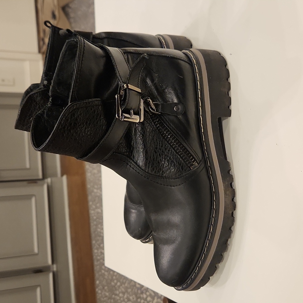 Boots - Picture 2 of 7
